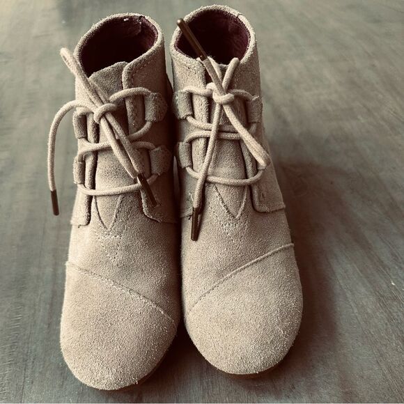 Tom’s Tan, Suede Wedge Ankle Boots. - Picture 6 of 7
